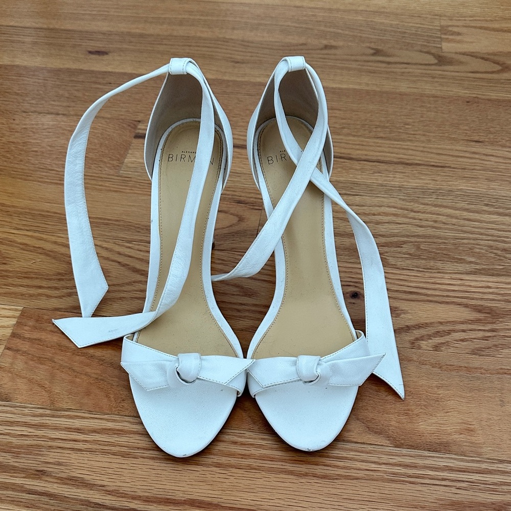 Alexandre Birman White Heels with Bow Accent And Tie